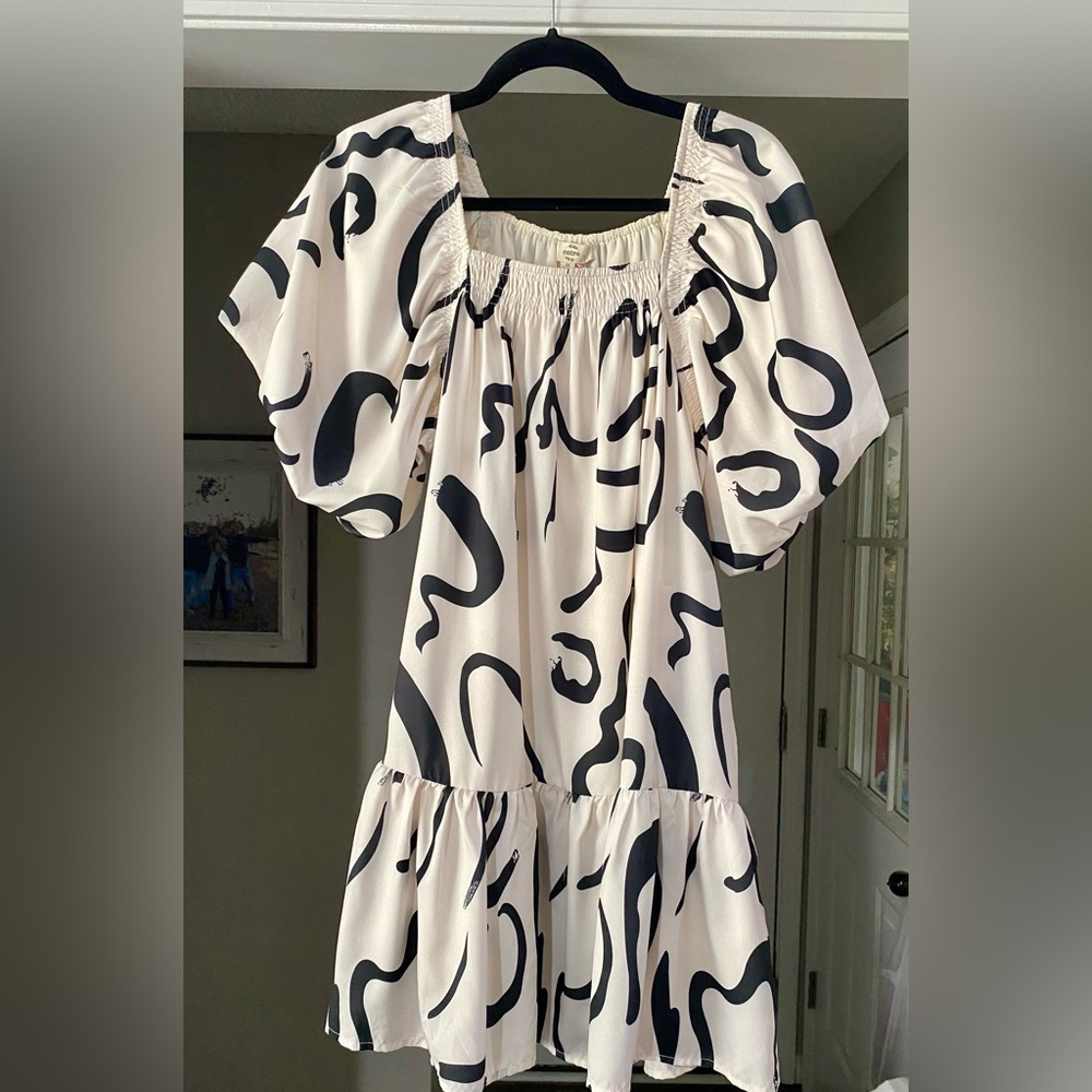 Entro Cream and Black Patterned Skirt